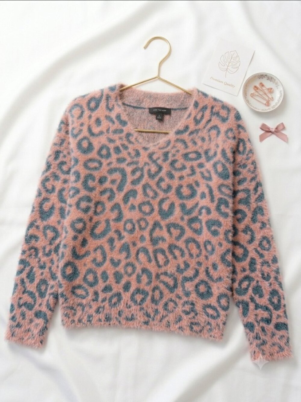 Ann Taylor Pink Leopard Print Fuzzy Knit V-Neck Sweater – Size M